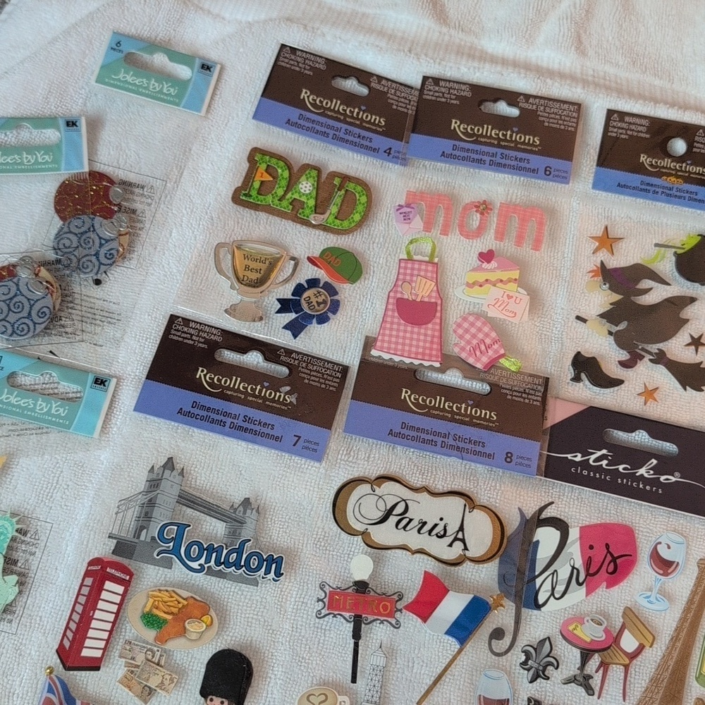Scrapbooking Lot #5 - Picture 4 of 5